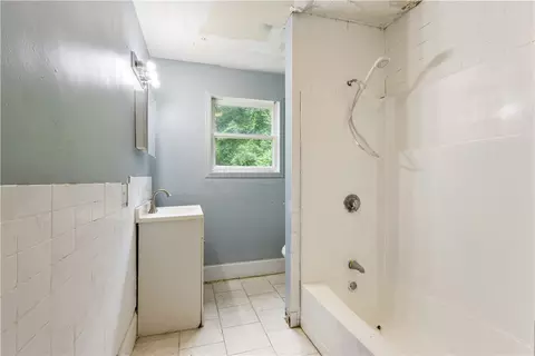 Bath - 332 10th Ave, Woonsocket, RI 02895 photo 1 of 2