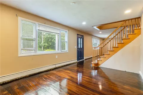 Living - 332 10th Ave, Woonsocket, RI 02895 photo 3 of 11