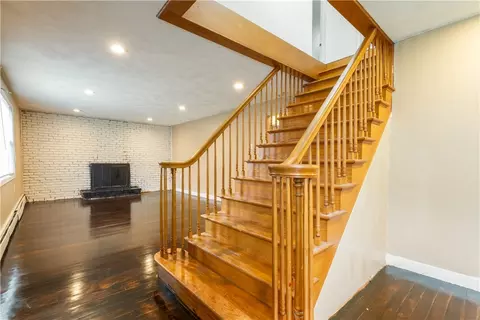 Living - 332 10th Ave, Woonsocket, RI 02895 photo 9 of 11