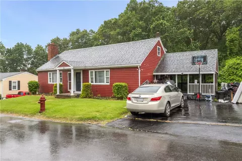 Exterior - 332 10th Ave, Woonsocket, RI 02895 photo 7 of 8