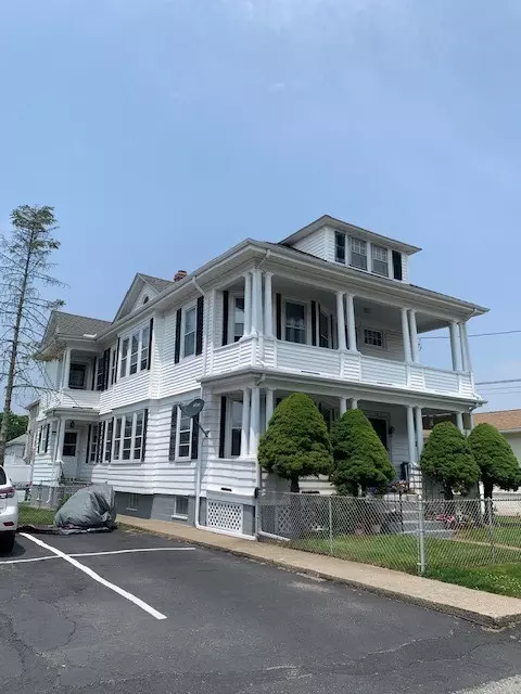 17 Brown St, East Providence, RI 02914