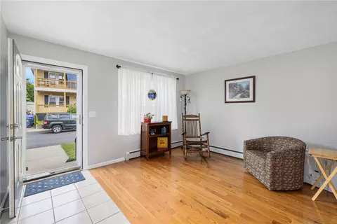 Entry Way - 20 Thomas Ave, Pawtucket, RI 02860 photo 1 of 2