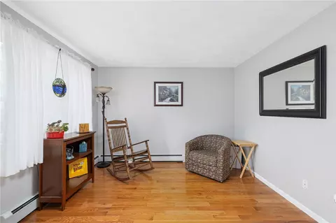 Living - 20 Thomas Ave, Pawtucket, RI 02860 photo 2 of 4