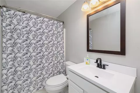 Bath - 20 Thomas Ave, Pawtucket, RI 02860 photo 2 of 2