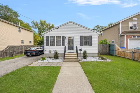 20 Thomas Ave, Pawtucket, RI 02860