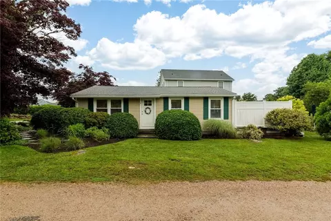 6 E Burdick St, Charlestown, RI 02813