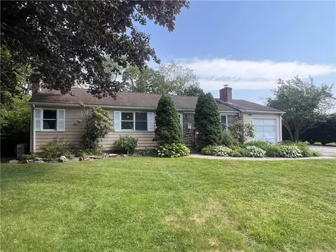 90 Landis Dr, East Greenwich, RI 02818
