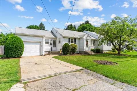 122 Cannon St, Cranston, RI 02920