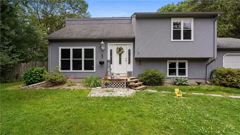 14 Deer Run Dr, Coventry, RI 02816