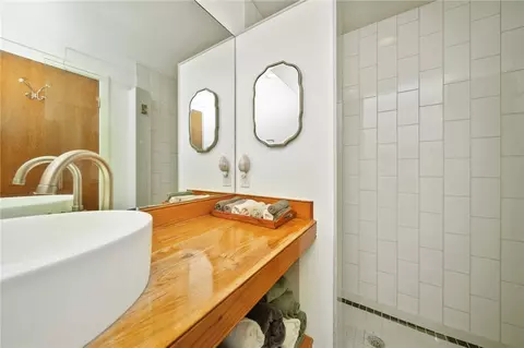 Bath - 20 Wagner Rd, Westerly, RI 02891 photo 3 of 4