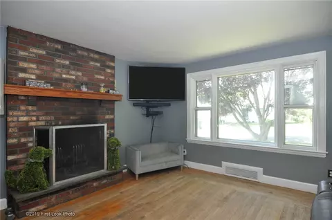 Living - 62 Stone Ave, Warwick, RI 02889 photo 2 of 4