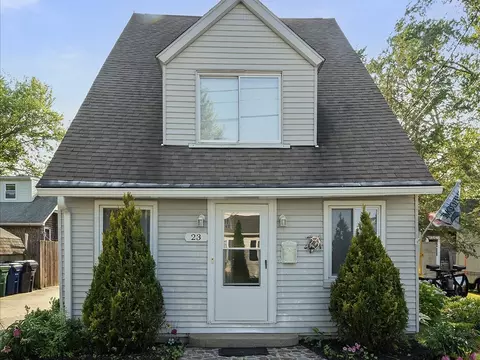 23 Huron St, Warwick, RI 02889