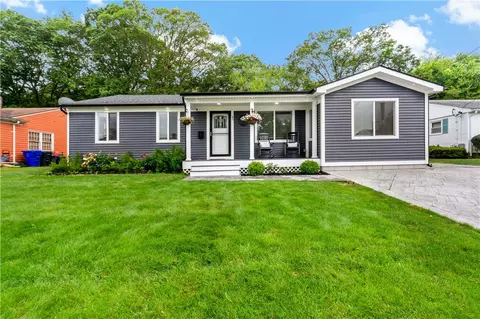 45 Ferncrest Dr, Riverside, RI 02915