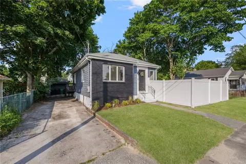 14 Center Ct, Warwick, RI 02889