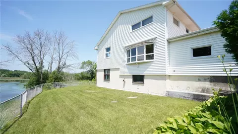 14 Temple Pl, Central Falls, RI 02863