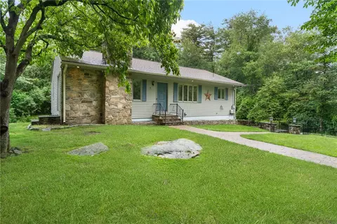 9 Esek Hopkins Rd, Scituate, RI 02857