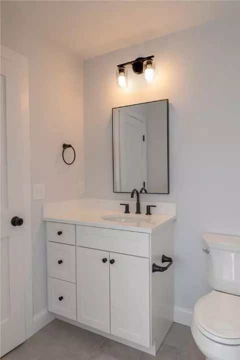 Bath - 59 Recess Ln, Warwick, RI 02889 photo 1 of 5