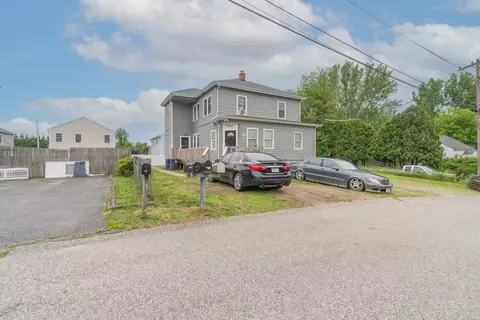 12 Lenox St, Cumberland, RI 02864