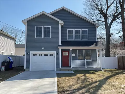 11 Lynn Ave, Rumford, RI 02916
