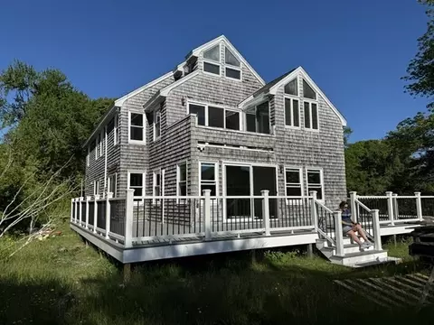 28 Edda Ave, Portsmouth, RI 02871
