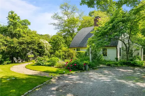 1912 Crandall Rd, Tiverton, RI 02878