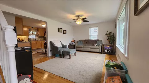 Living - 27 Observatory Rd, Warwick, RI 02888 photo 2 of 4