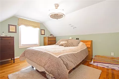 Bedroom - 27 Observatory Rd, Warwick, RI 02888 photo 3 of 4