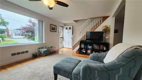 Living - 27 Observatory Rd, Warwick, RI 02888 photo 3 of 4
