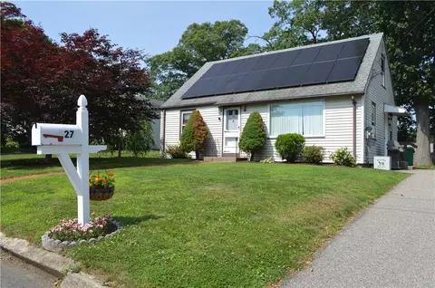 27 Observatory Rd, Warwick, RI 02888