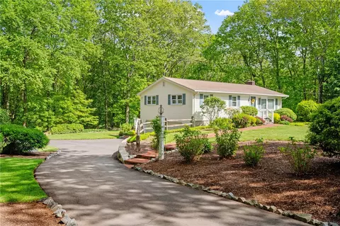 70 High Ridge Dr, Cumberland, RI 02864