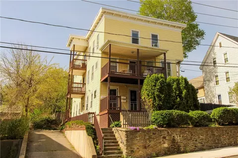 563 Blackstone St, Woonsocket, RI 02895