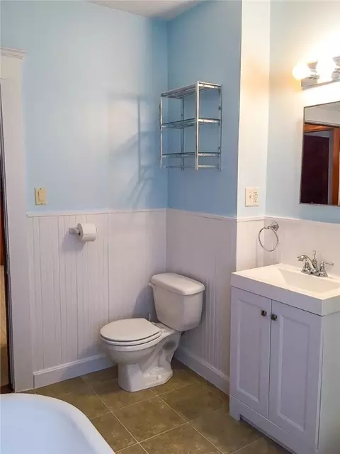 Bath - 563 Blackstone St, Woonsocket, RI 02895 photo 3 of 4