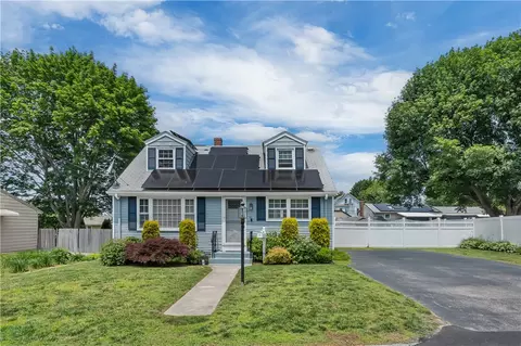 35 Pleasant View Dr, North Providence, RI 02904