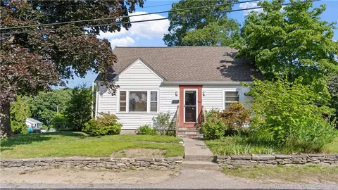 92 Glendale Dr, West Warwick, RI 02893