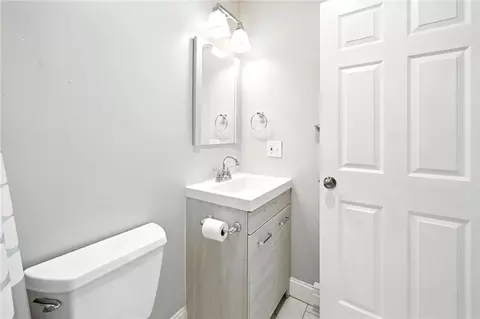 Bath - 223 High St #H, Westerly, RI 02891 photo 3 of 7