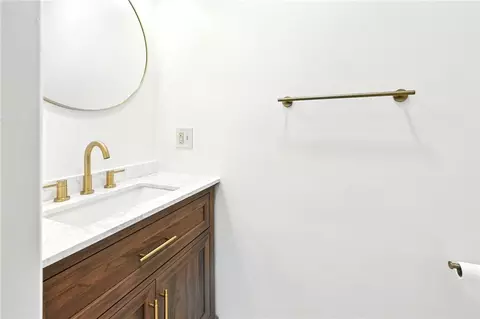 Bath - 223 High St #H, Westerly, RI 02891 photo 6 of 7