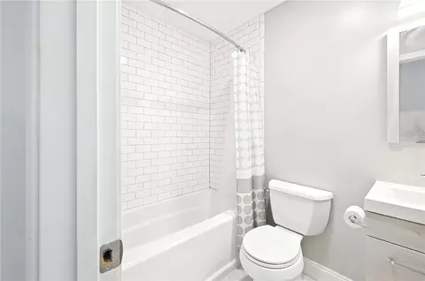 Bath - 223 High St #H, Westerly, RI 02891 photo 1 of 7