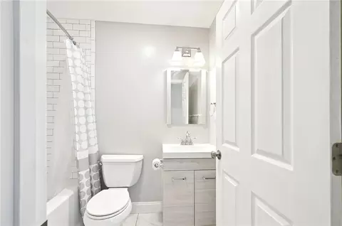 Bath - 223 High St #H, Westerly, RI 02891 photo 5 of 7