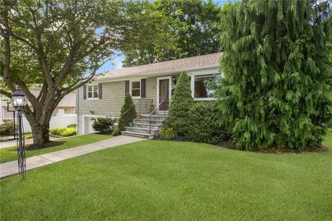25 Rosewood Dr, North Providence, RI 02904