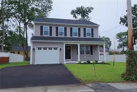 3 Sutcliffe Ave, Lincoln, RI 02865