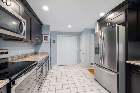 Kitchen - 61 Northbridge Rd, Mendon, MA 01756 photo 1 of 2