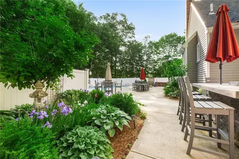 Exterior - 61 Northbridge Rd, Mendon, MA 01756 photo 6 of 8