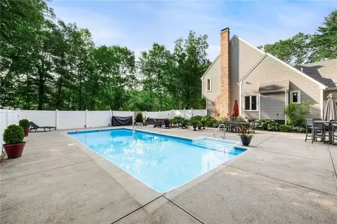 Exterior - 61 Northbridge Rd, Mendon, MA 01756 photo 4 of 8