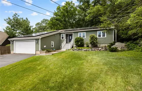 4 Amanda Ct, North Providence, RI 02904