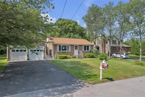 72 Saxony Ave, Tiverton, RI 02878