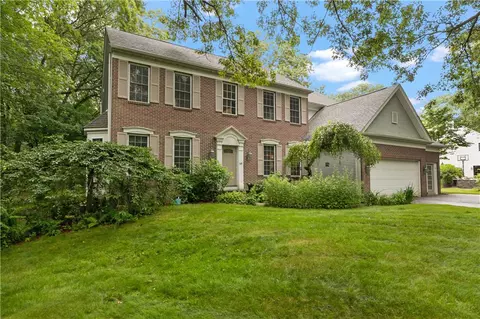 48 Fieldstone Ln, Saunderstown, RI 02874