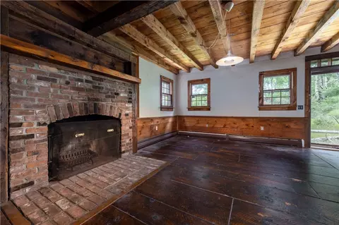 84 Skunk Hill Rd, Hope Valley, RI 02832