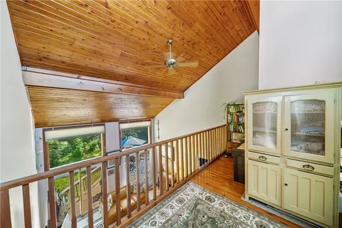 Entry Way - 25 Cosmo St, Westerly, RI 02891 photo 2 of 4