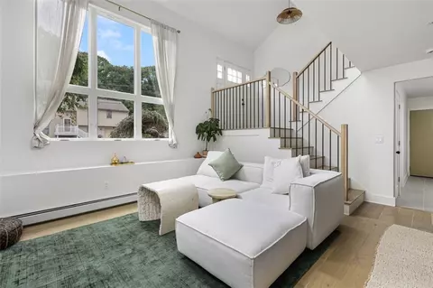 193 Mohawk Trl, Cranston, RI 02921 photo 3