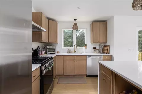 193 Mohawk Trl, Cranston, RI 02921 photo 17